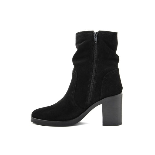 FAV_VCC006_SUEDE