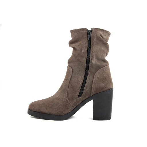 FAV_VCC006_SUEDE