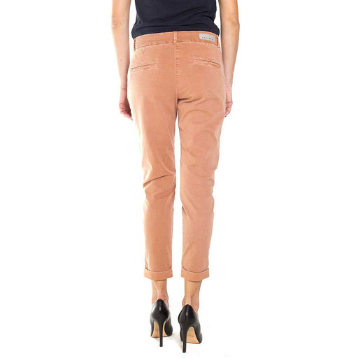 CHINOS PANT IN GABARDINE STRETCH. STYLE T765. Regular waist and comfortable leg.